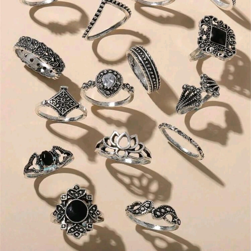 Hot Topic Silver and Black Ring Set